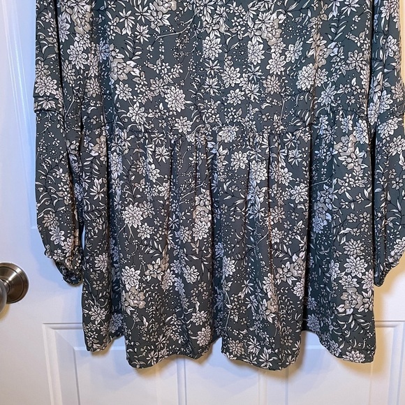 Reitmans- Floral Long Sleeve Blouse - Picture 2 of 6